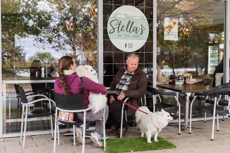 Stella's By The Lake